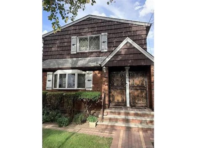 12 BR,  3.00 BTH &nbsp;Colonial style home in Hollis