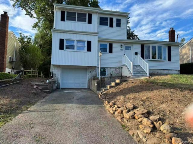  5 BR,  2.00 BTH &nbsp;Hi ranch style home in Glenwood Landing