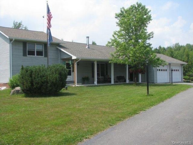  3 BR,  3.00 BTH &nbsp;Split level style home in Loch Sheldrake
