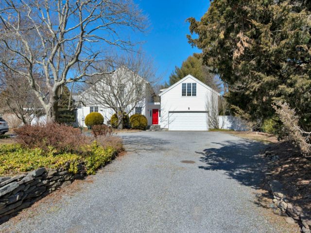  5 BR,  4.00 BTH &nbsp;Contemporary style home in Remsenburg