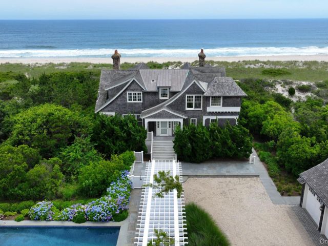  5 BR,  6.00 BTH &nbsp;Traditional style home in Bridgehampton