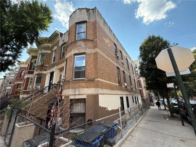 10 BR,  3.00 BTH &nbsp;House style home in Morris Heights