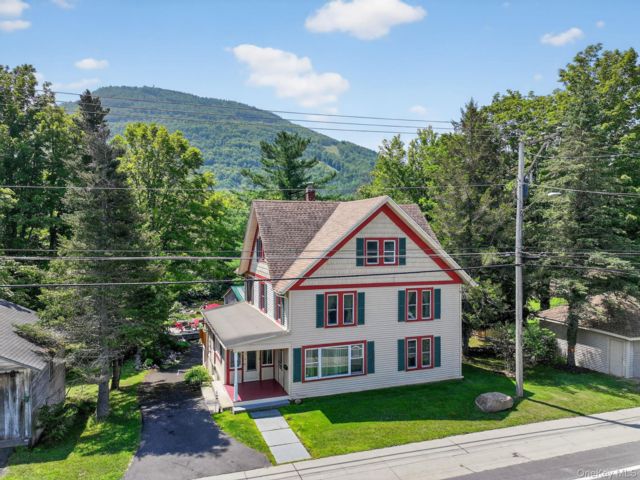  5 BR,  4.00 BTH &nbsp;Traditional style home in Hunter