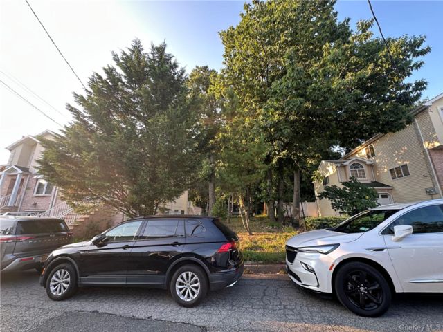 Lot <b>Size:</b>  &nbsp;House style home in Princes Bay