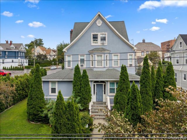  9 BR,  6.00 BTH &nbsp;House style home in Mount Vernon