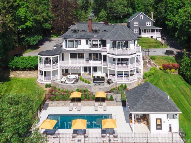  9 BR, 12.00 BTH &nbsp;Estate style home in West Park