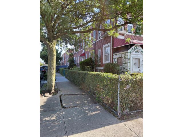  6 BR,  3.00 BTH &nbsp;House style home in East Flatbush