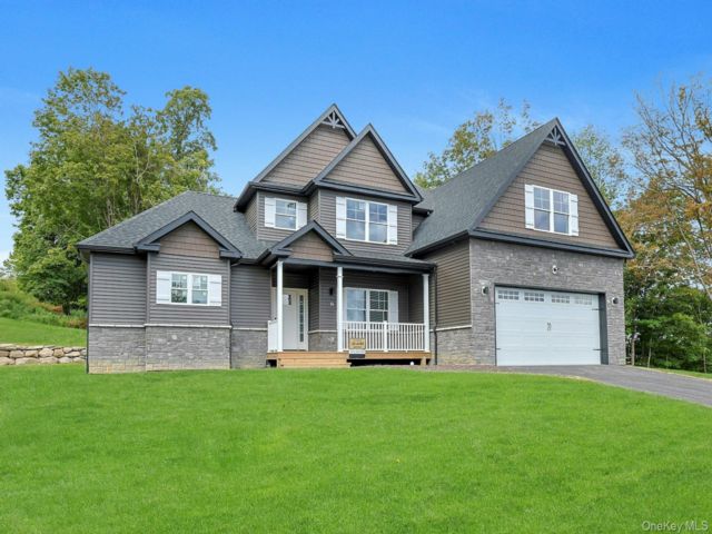  4 BR,  4.00 BTH &nbsp;Colonial style home in New Windsor