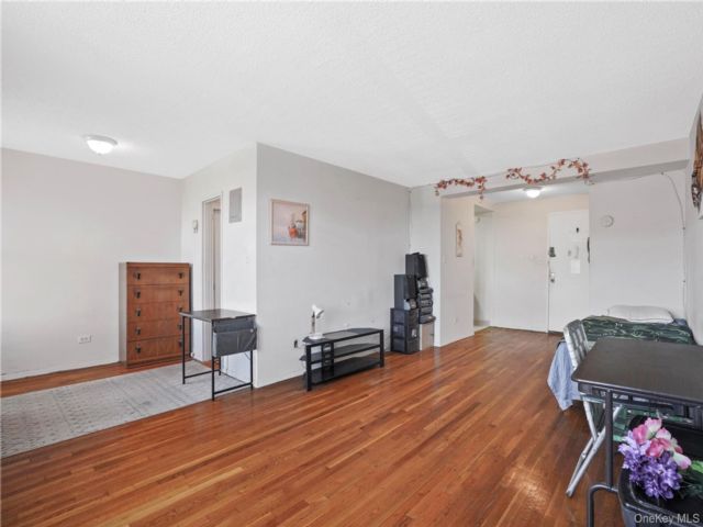 [Howard Beach Real Estate, listing number 7203747]