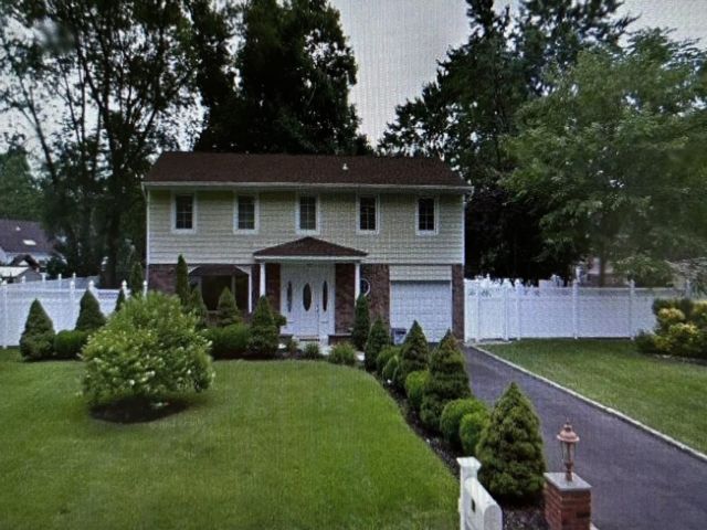  3 BR,  3.00 BTH &nbsp;Splanch style home in Brentwood