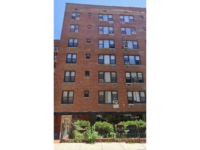  1 BR,  1.00 BTH &nbsp;Other style home in Elmhurst