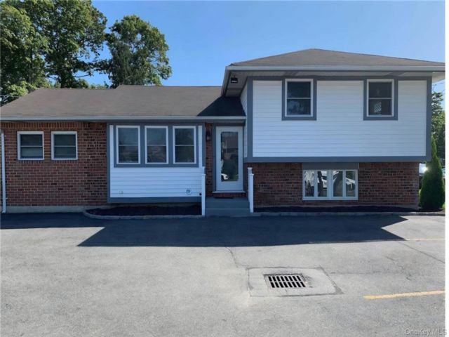 Studio,  0.00 BTH &nbsp;House style home in East Islip