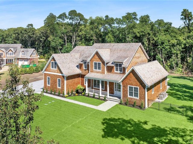  4 BR,  6.00 BTH &nbsp;Traditional style home in Southold