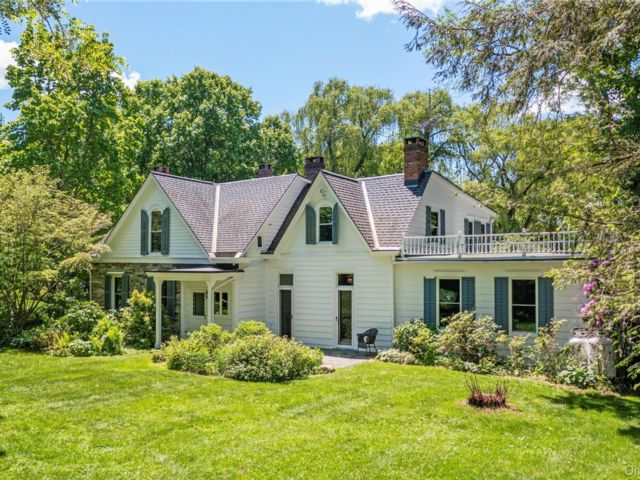  4 BR,  3.00 BTH &nbsp;Colonial style home in Germantown