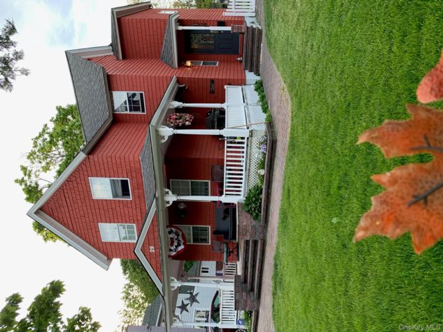  1 BR,  1.00 BTH &nbsp;Exp cape style home in Patchogue