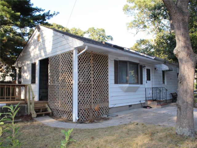 2 BR,  1.00 BTH &nbsp;Ranch style home in Selden