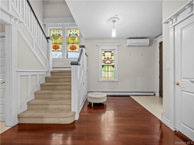  6 BR,  4.00 BTH &nbsp;Victorian style home in Rockaway Park