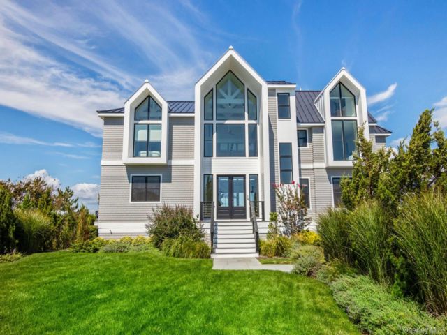  6 BR,  7.00 BTH &nbsp;Modern style home in Westhampton Dunes