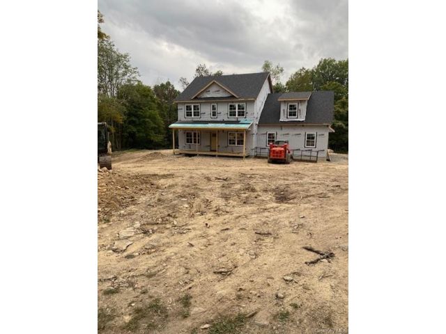  4 BR,  3.00 BTH &nbsp;Colonial style home in Middletown