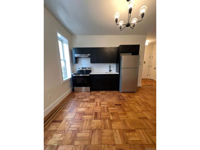  3 BR,  1.00 BTH &nbsp;Colonial style home in Brownsville