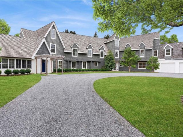  6 BR,  9.00 BTH &nbsp;Traditional style home in East Hampton