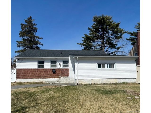 [Massapequa Real Estate, listing number 7205808]