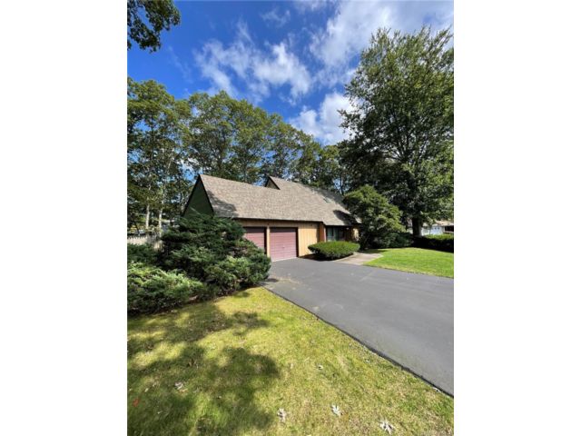  4 BR,  2.00 BTH &nbsp;Exp cape style home in Stony Brook