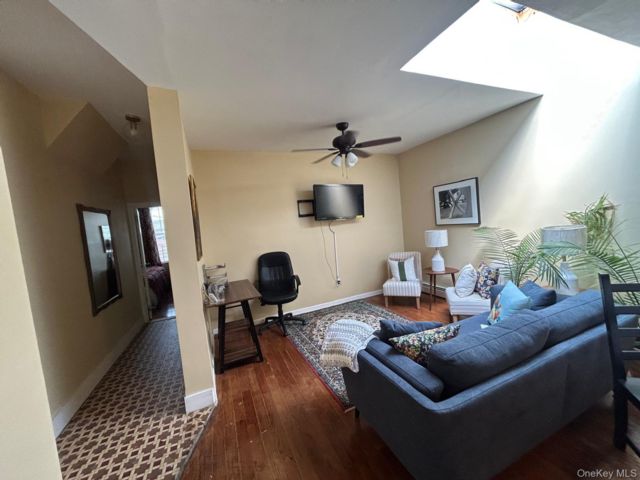  3 BR,  1.00 BTH &nbsp;House style home in Cypress Hills