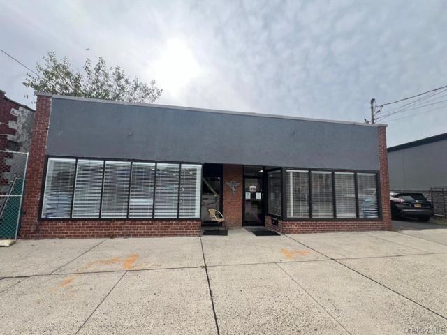 Studio,  0.00 BTH &nbsp;House style home in West Babylon