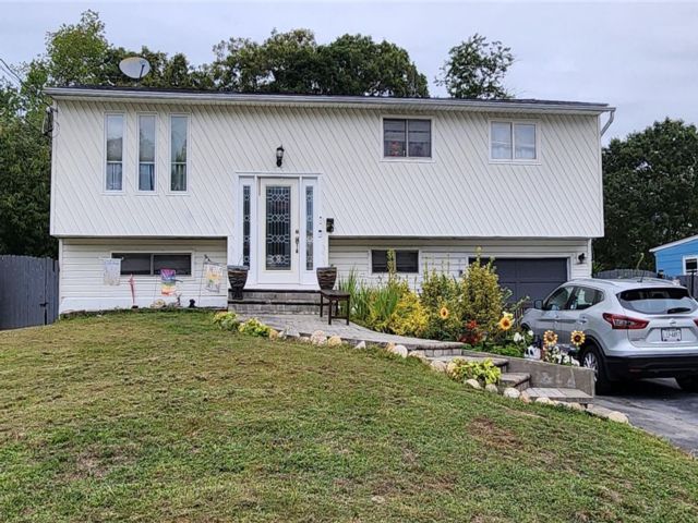  4 BR,  2.00 BTH &nbsp;Hi ranch style home in Selden