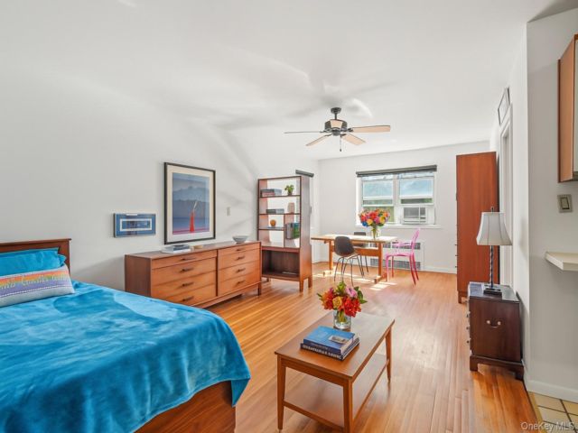 Studio,  1.00 BTH &nbsp;Mid rise style home in Forest Hills