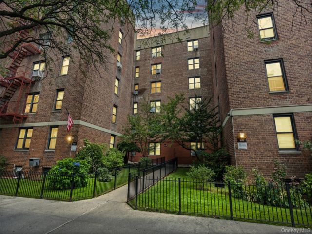  1 BR,  1.00 BTH &nbsp;Other style home in Forest Hills