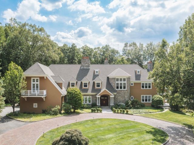  6 BR, 10.00 BTH &nbsp;Colonial style home in Bedford