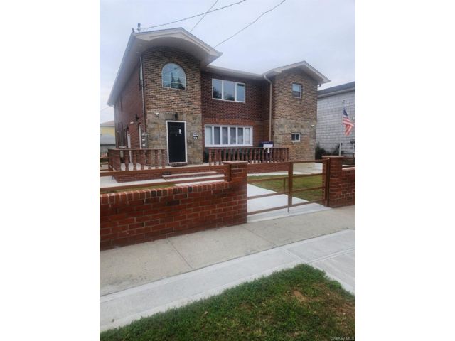  8 BR, 10.00 BTH &nbsp;Colonial style home in South Ozone Park