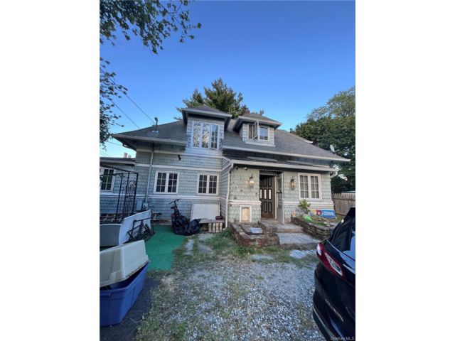  5 BR,  2.00 BTH &nbsp;Carriage house style home in New Rochelle