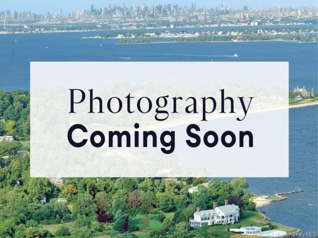  4 BR,  2.00 BTH &nbsp;Exp cape style home in Carle Place