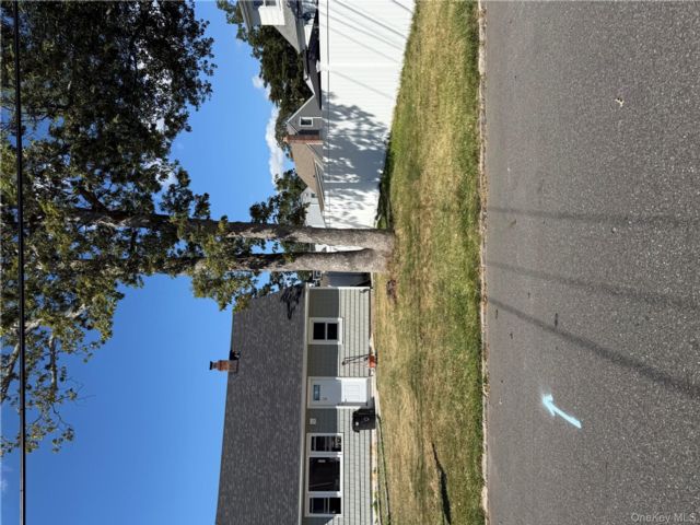 [North Babylon Real Estate, listing number 7208385]