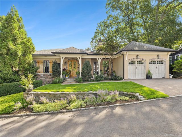  4 BR,  4.00 BTH &nbsp;Post modern style home in Miller Place