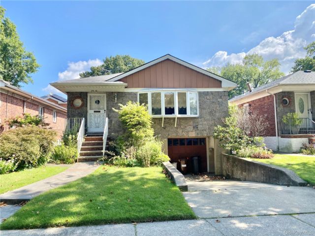  3 BR,  3.00 BTH &nbsp;Other style home in Fresh Meadows
