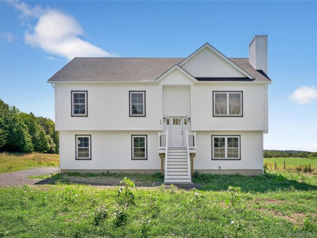  4 BR,  3.00 BTH &nbsp;Raised ranch style home in Port Jervis