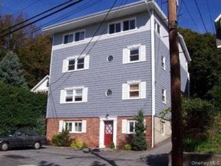  2 BR,  2.00 BTH &nbsp;Colonial style home in Northport