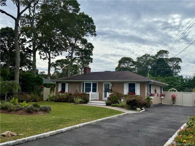 [Center Moriches Real Estate, listing number 7208736]