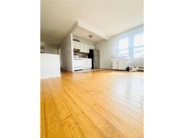  3 BR,  1.00 BTH &nbsp;Hi ranch style home in Canarsie