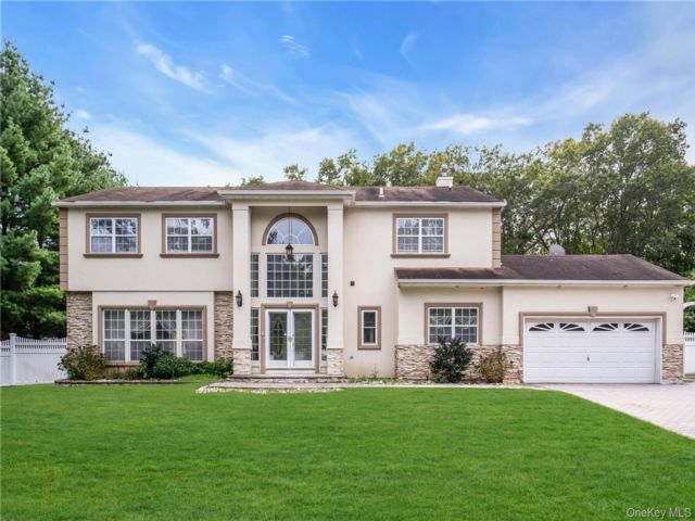  5 BR,  3.00 BTH &nbsp;Colonial style home in Lake Grove