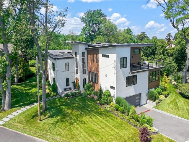  5 BR,  5.00 BTH &nbsp;Contemporary style home in Mamaroneck