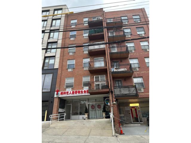  1 BR,  2.00 BTH &nbsp;Other style home in Flushing