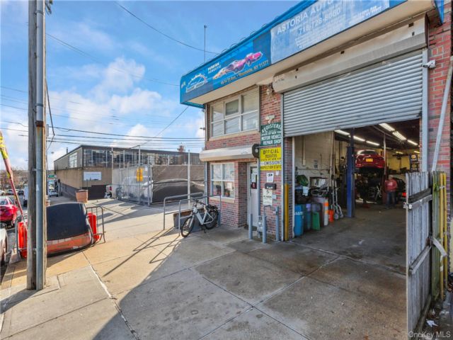 Studio,  0.00 BTH &nbsp;House style home in Woodside