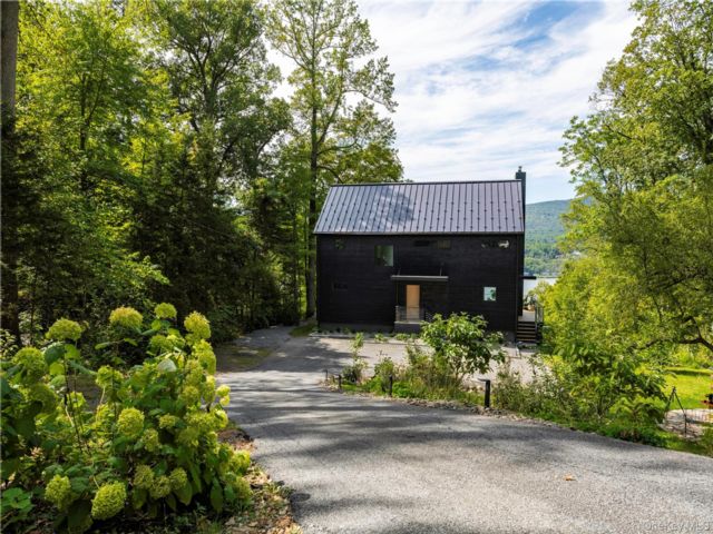  3 BR,  3.00 BTH &nbsp;Colonial style home in Garrison