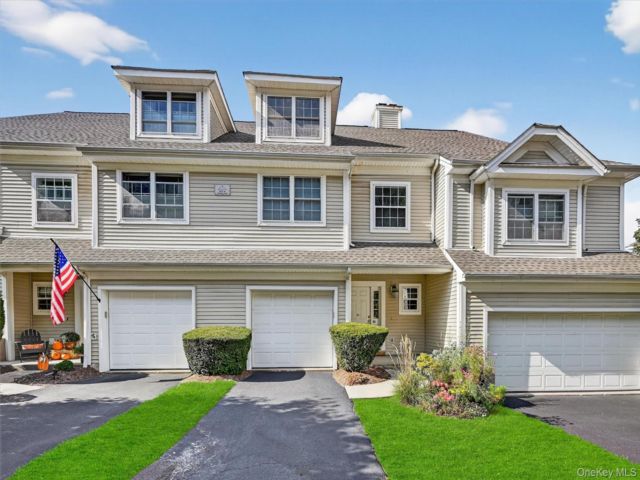  2 BR,  3.00 BTH &nbsp;Condo style home in Pomona