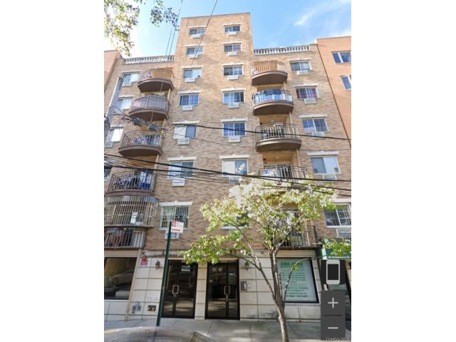  2 BR,  2.00 BTH &nbsp;Other style home in Flushing